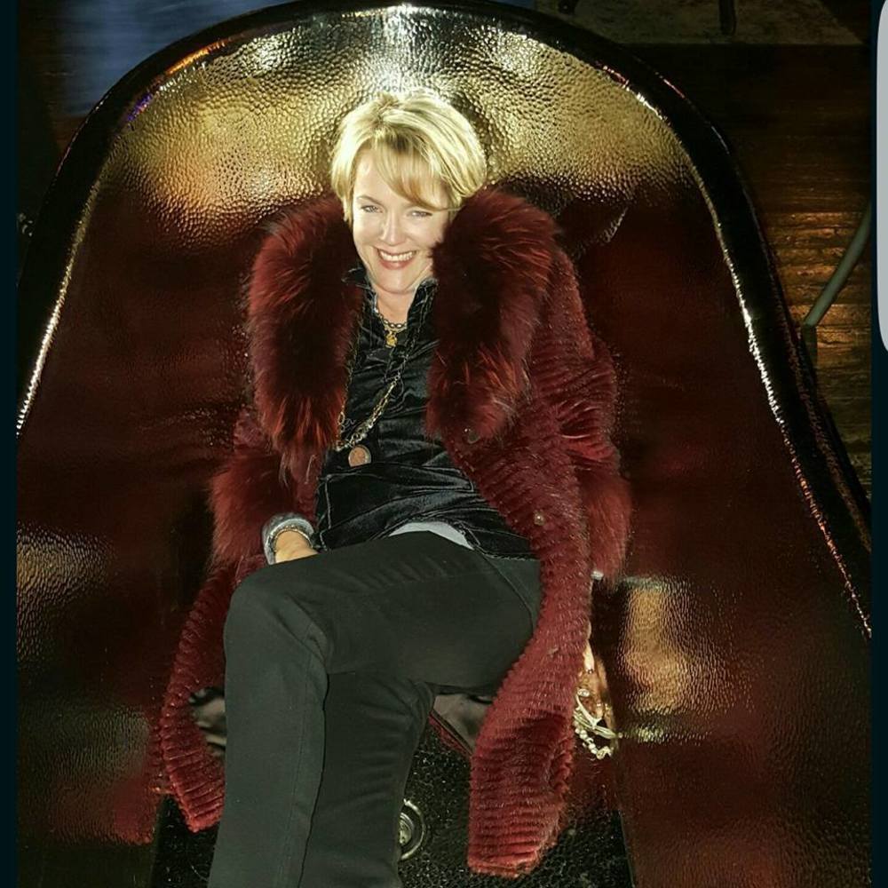 Meet your Posher, Debbie